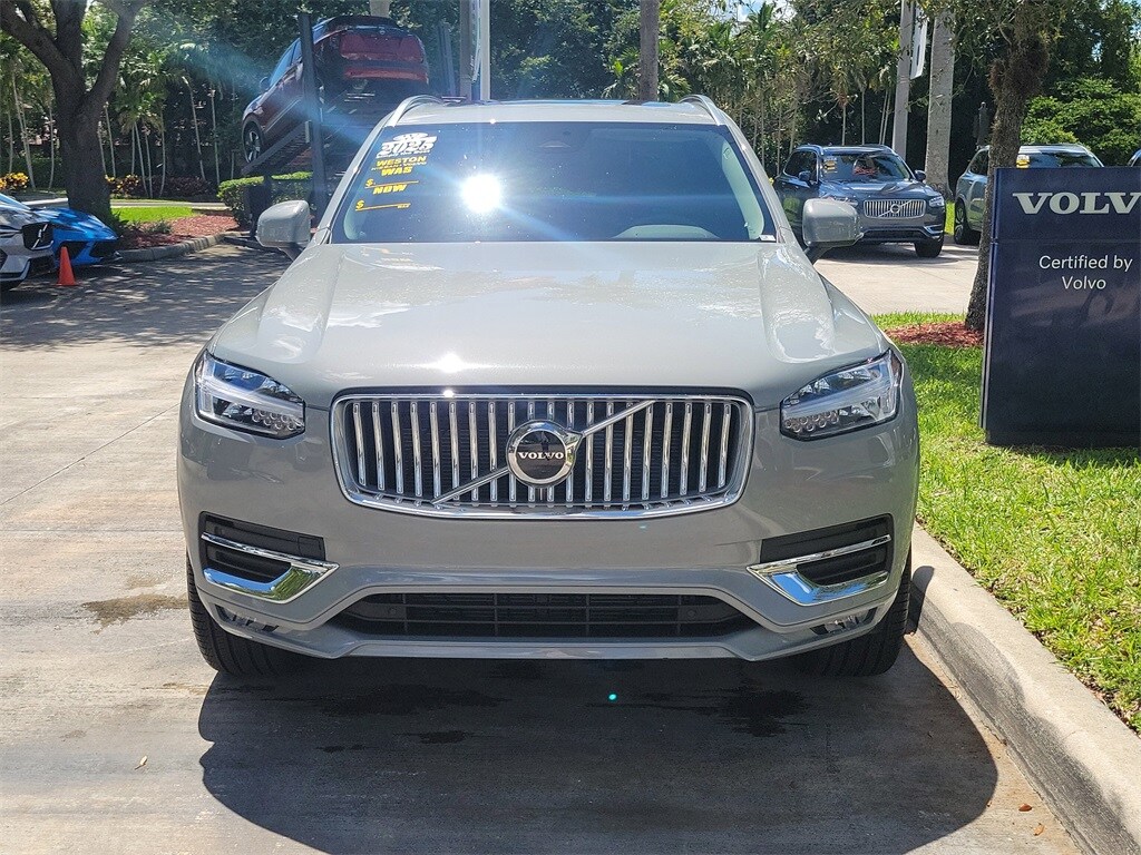 2025 Volvo XC90 B5 Core photo 2