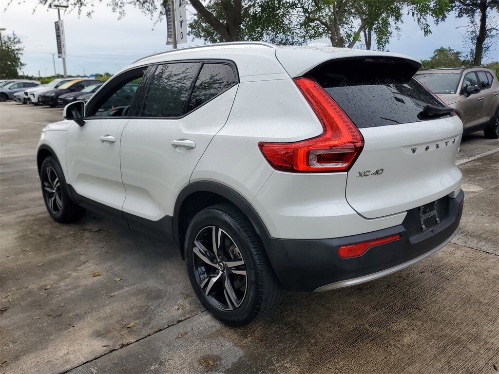 2023 Volvo XC40 Core photo 2