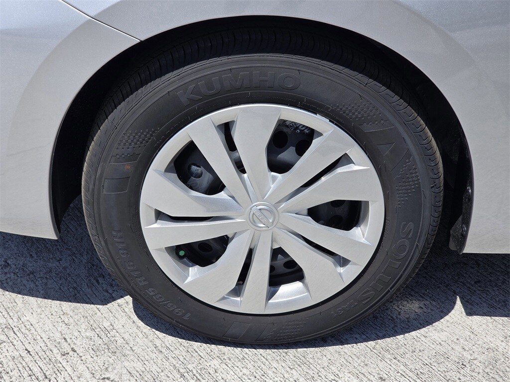 2025 Nissan Versa 1.6 S photo 4