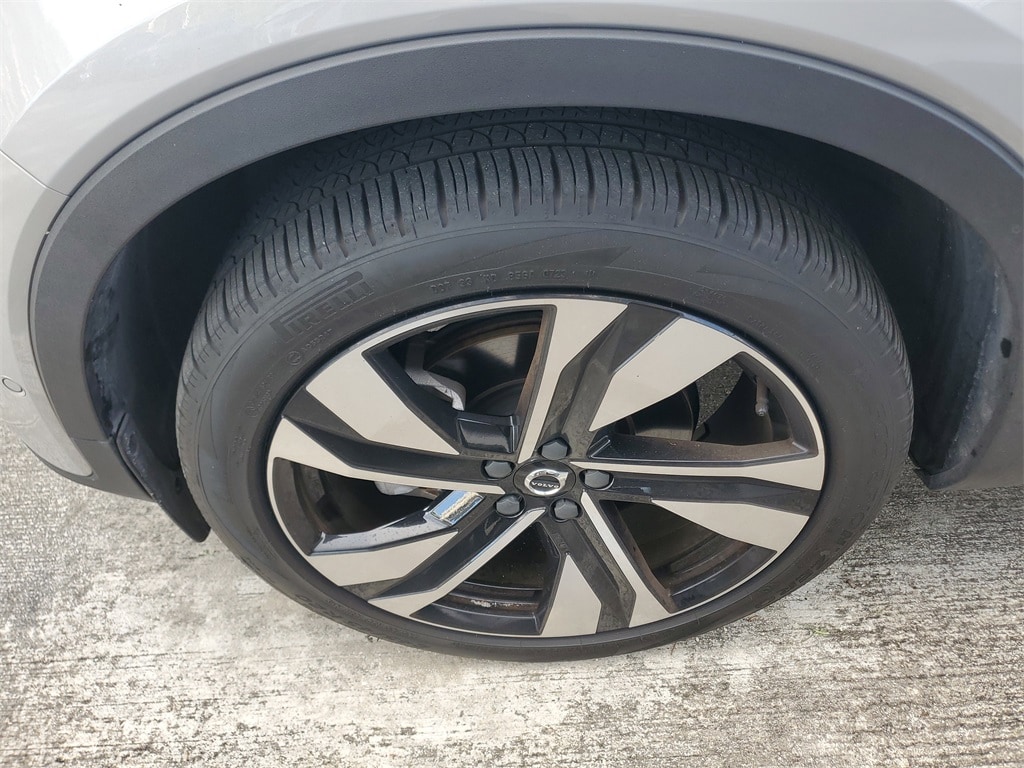 Certified 2023 Volvo XC40 B5 AWD Ultimate Bright SUV