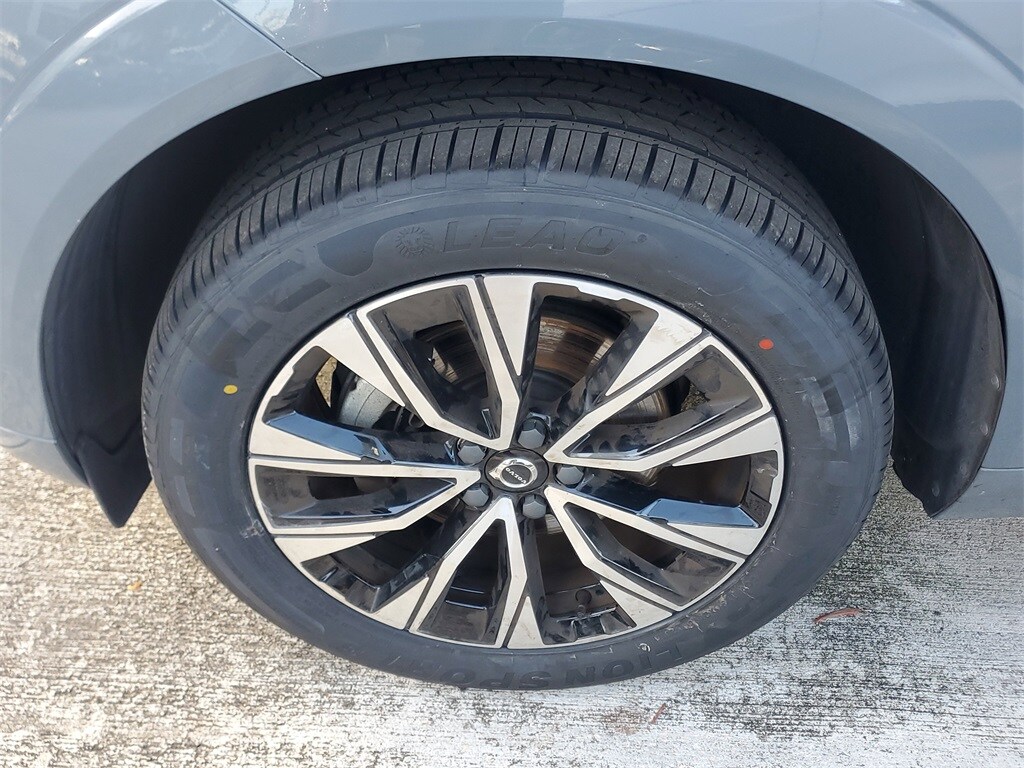 2023 Volvo XC60 B5 photo 4