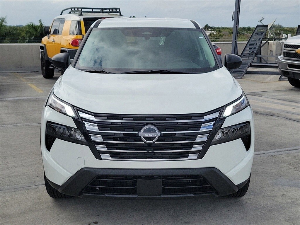 2025 Nissan Rogue S photo 2