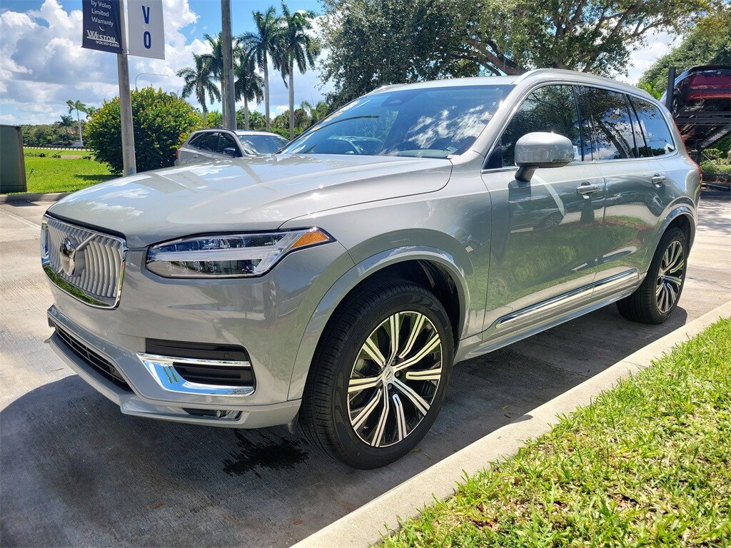 2025 Volvo XC90 B5 Core photo 3