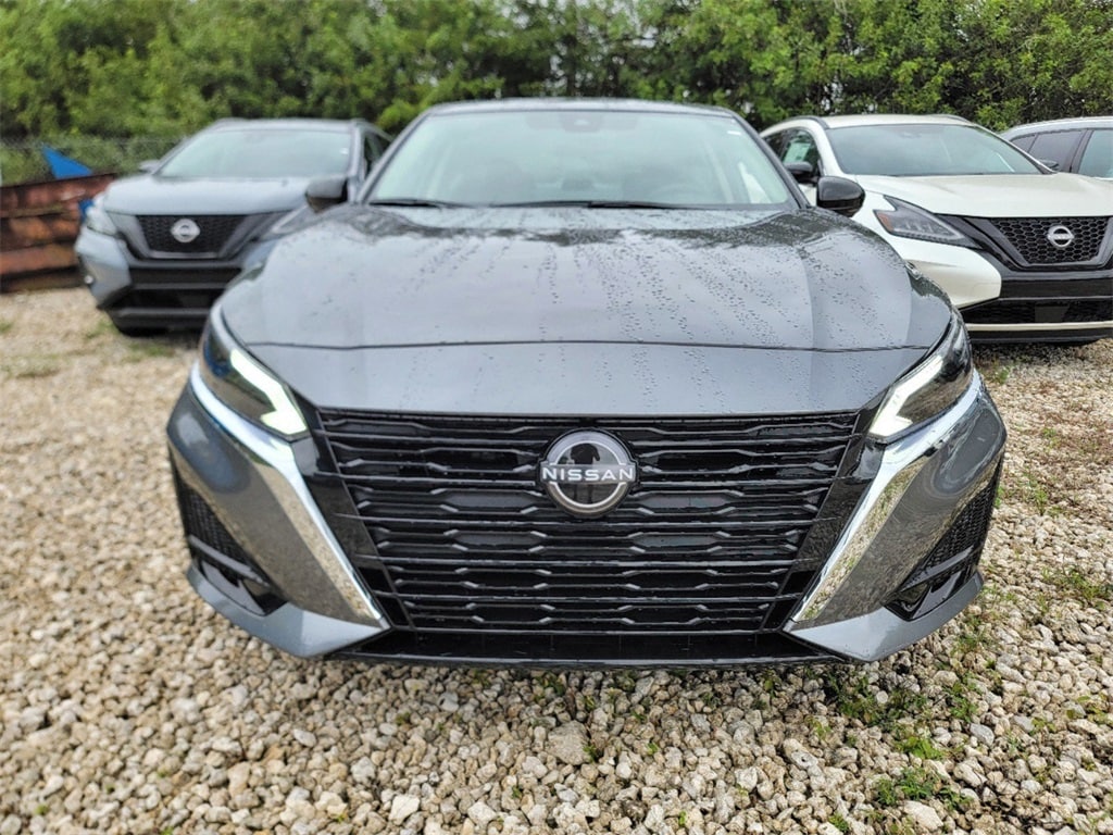 New 2025 Nissan Altima SL Sedan