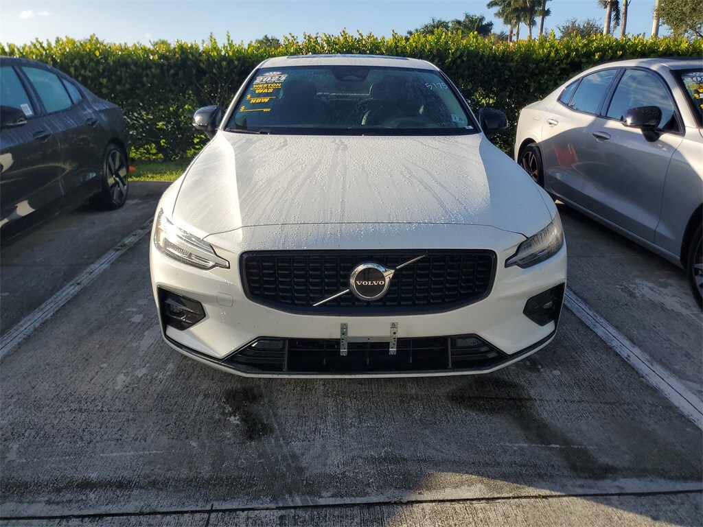 2024 Volvo S60 B5 Core photo 2