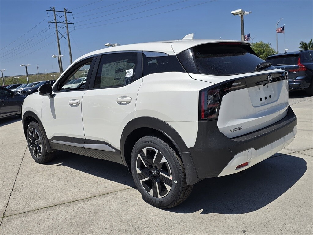 2025 Nissan Kicks SV photo 4