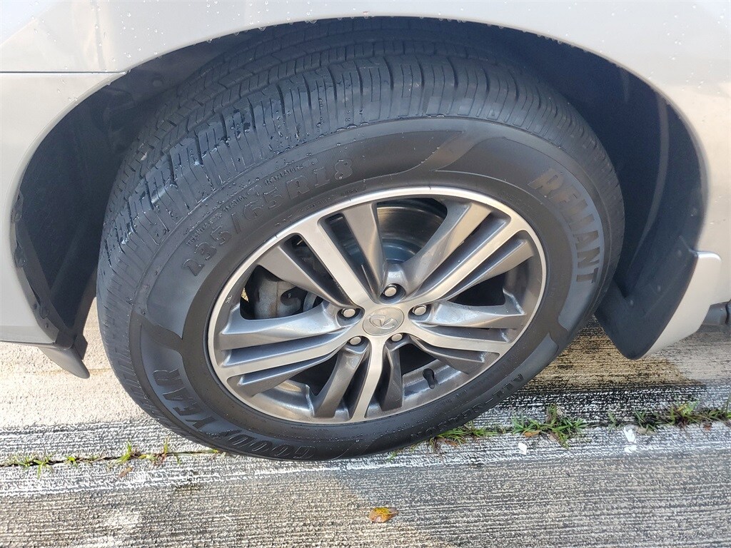 2020 Infiniti QX60 Luxe photo 3