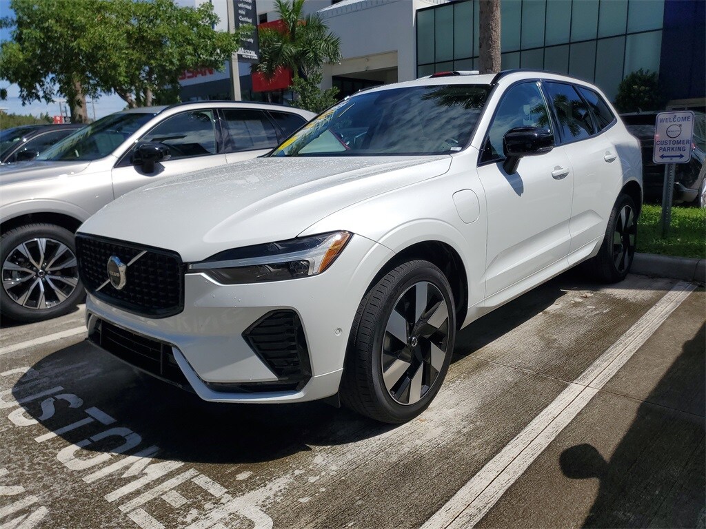2024 Volvo XC60 Recharge Hybrid T8 Plus photo 2