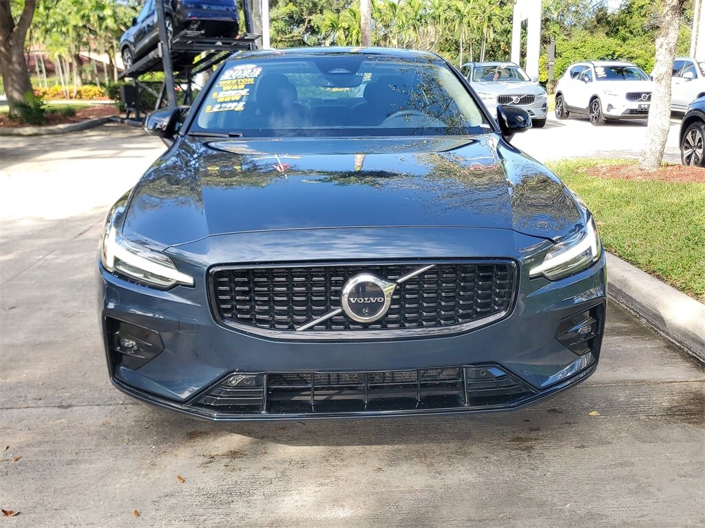 2023 Volvo S60 B5 AWD photo 2