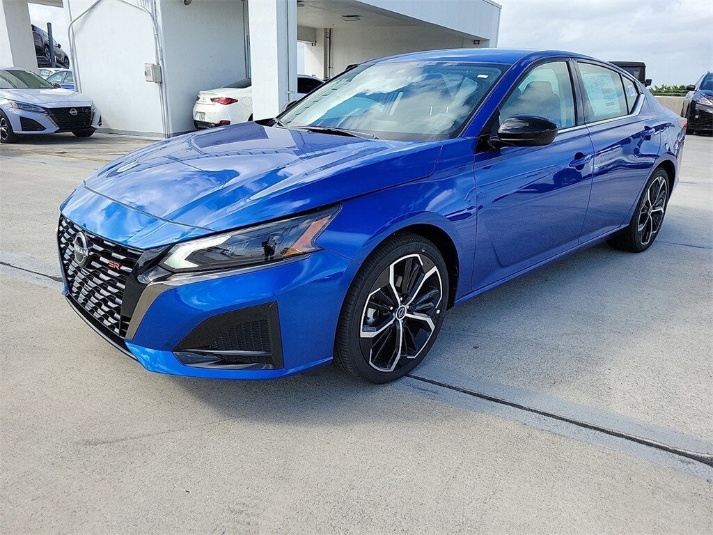 2025 Nissan Altima SR photo 2