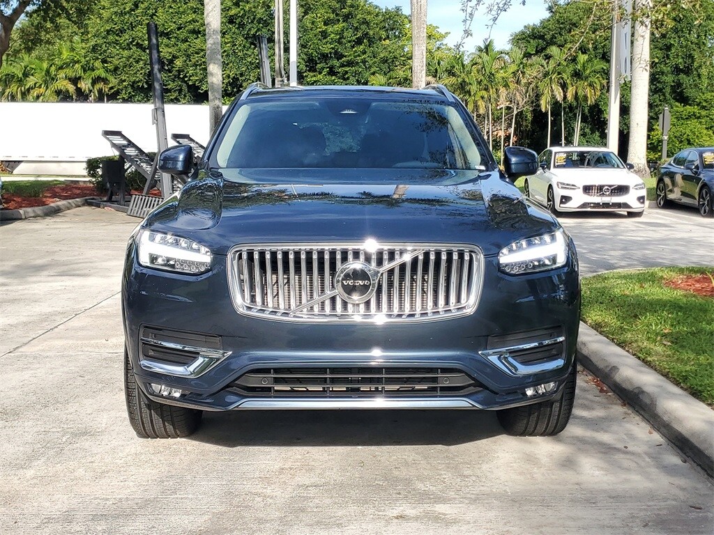 2025 Volvo XC90 B5 Core photo 2