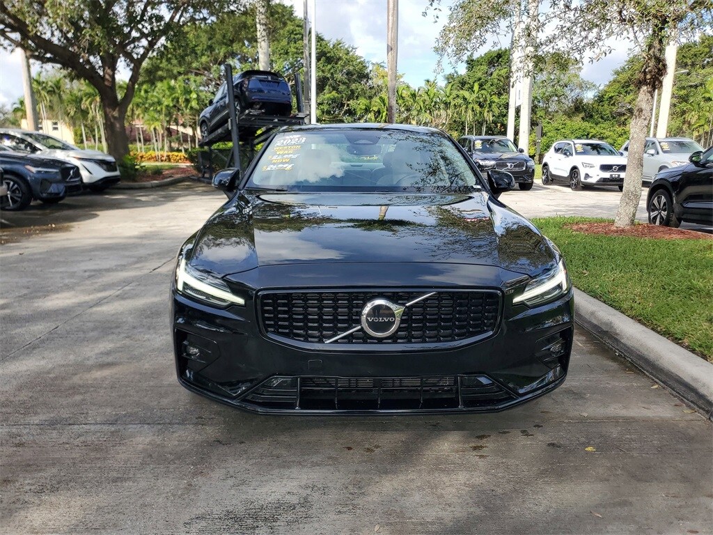 2023 Volvo S60 B5 photo 2