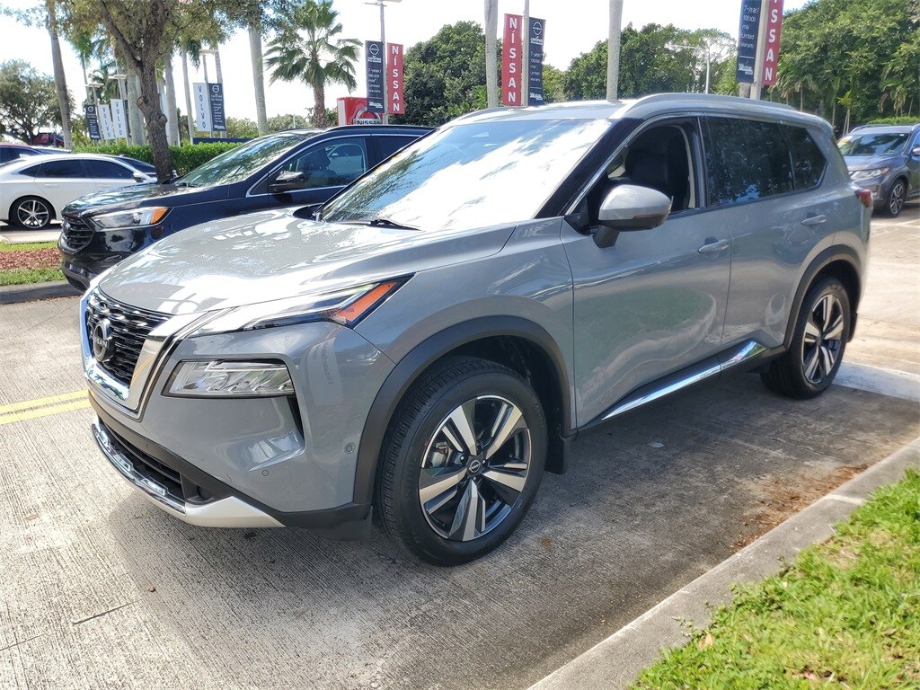 2023 Nissan Rogue Platinum photo 3