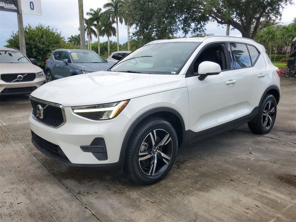 Certified 2023 Volvo XC40 B4 FWD Core SUV
