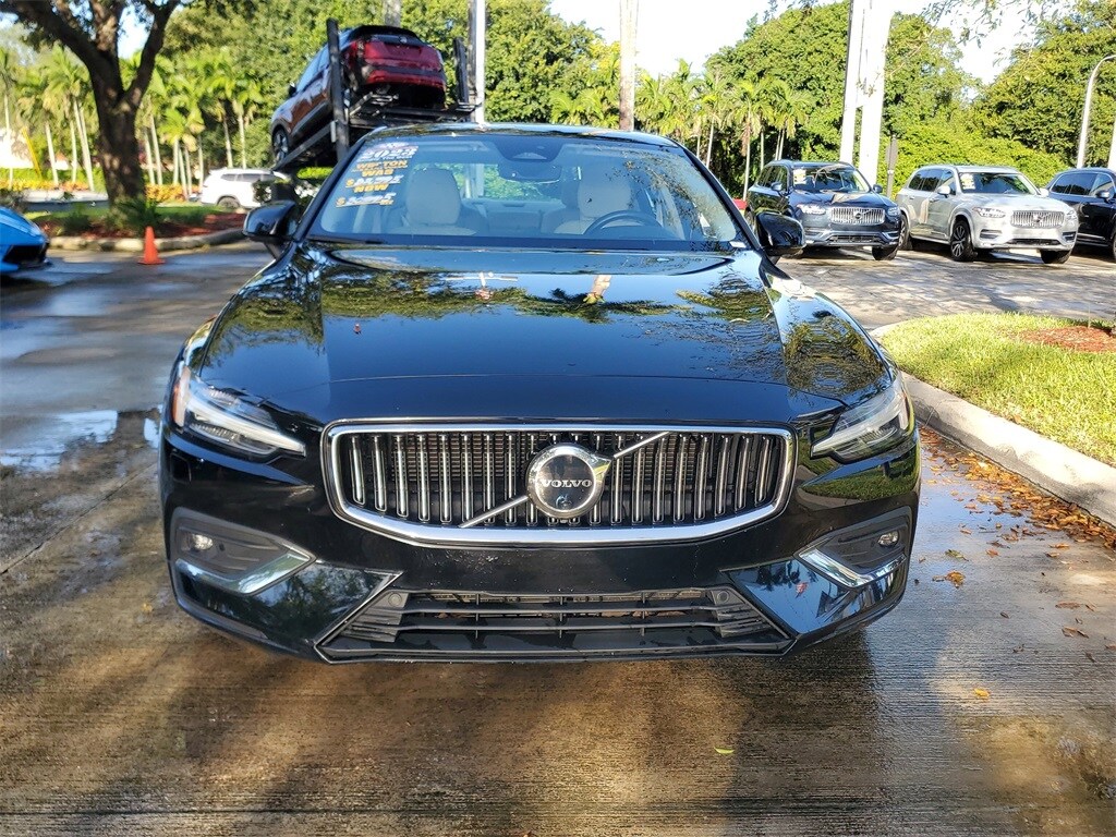 2023 Volvo S60 B5 Ultimate photo 2