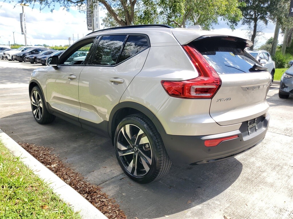 2023 Volvo XC40 AWD Ultimate photo 4