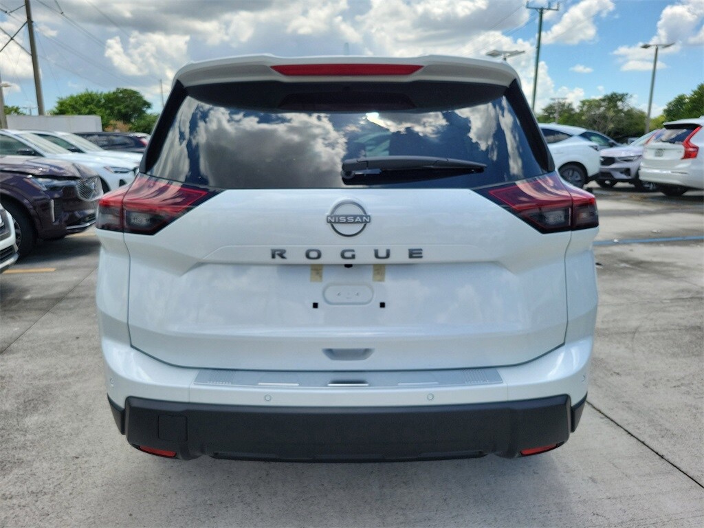 2026 Nissan Rogue SV photo 3
