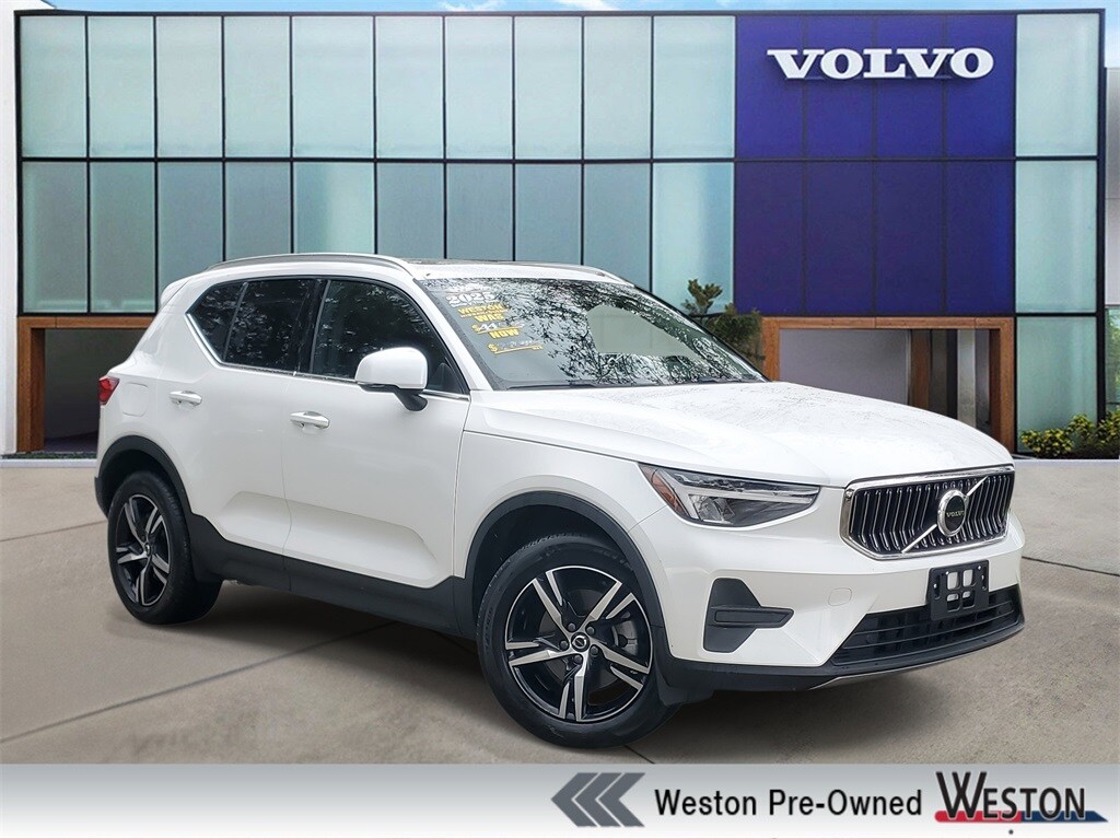 Certified 2025 Volvo XC40 B5 Core Bright Theme SUV