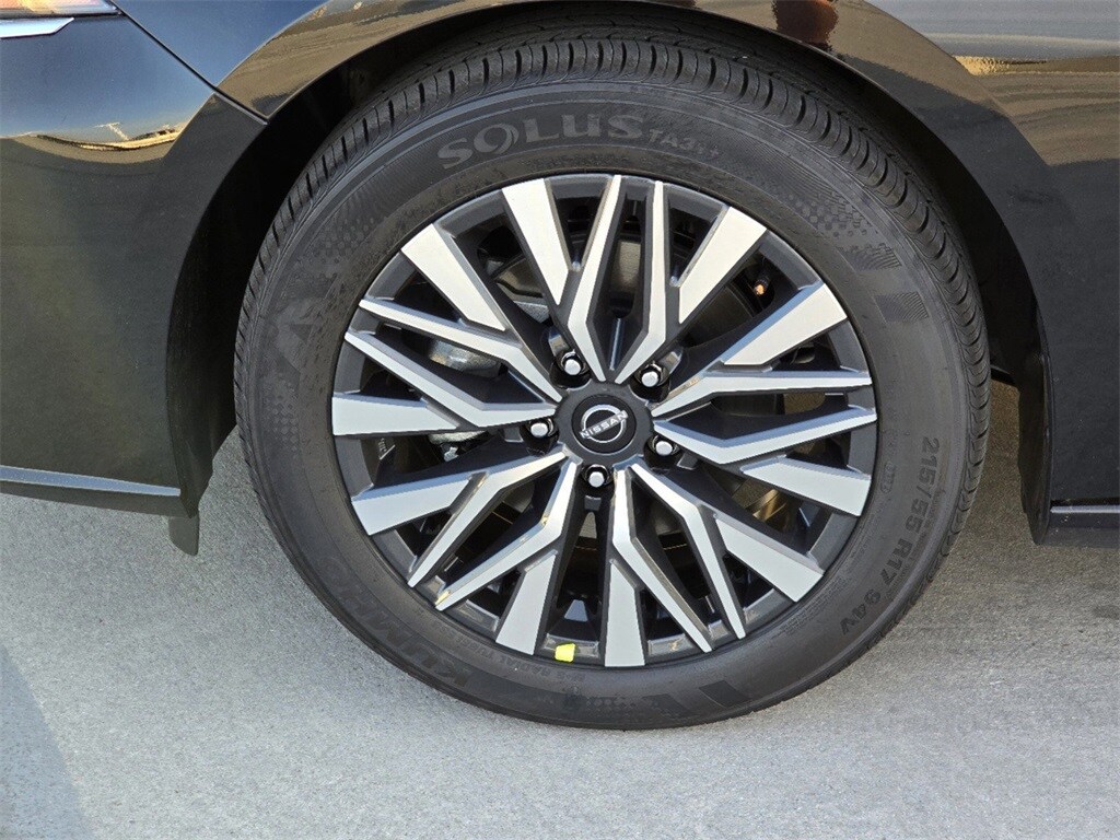 2025 Nissan Altima SV photo 4