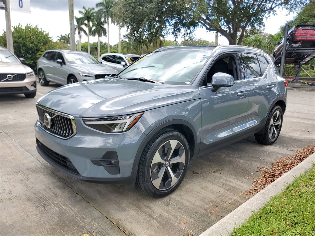 Certified 2023 Volvo XC40 B5 AWD Plus Bright SUV