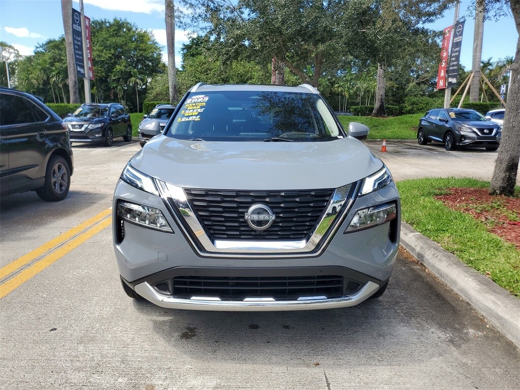 2023 Nissan Rogue Platinum photo 2