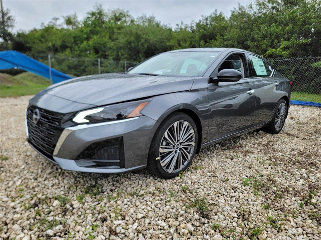 New 2025 Nissan Altima SL Sedan