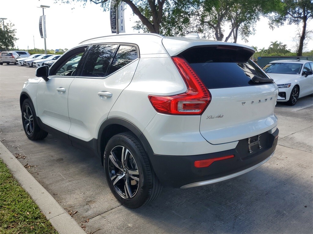 2023 Volvo XC40 Plus photo 4