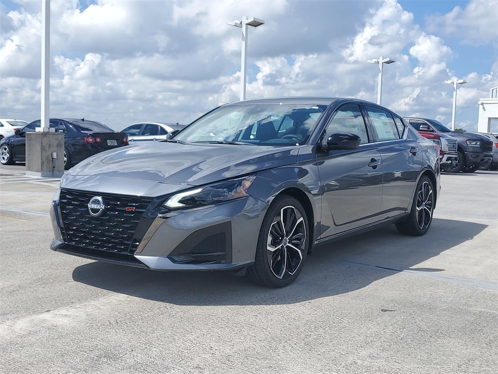 New 2025 Nissan Altima SR Sedan