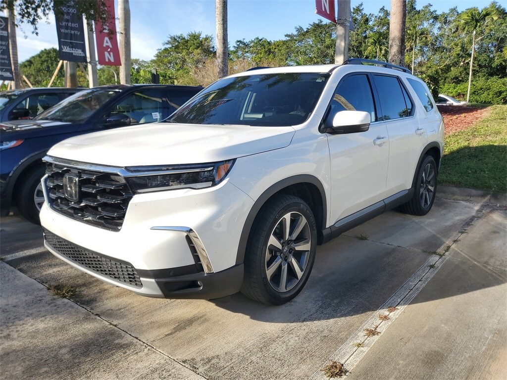 2023 Honda Pilot Touring photo 3