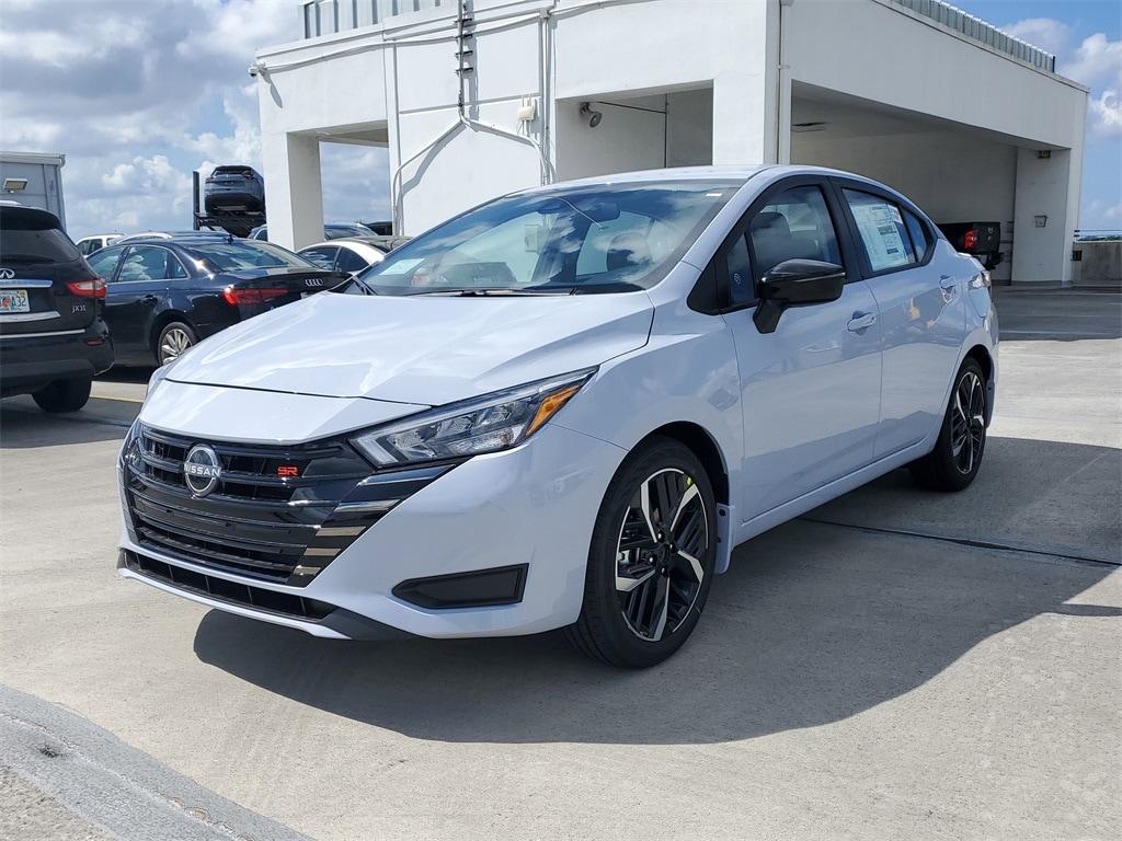 New 2025 Nissan Versa 1.6 SR Sedan