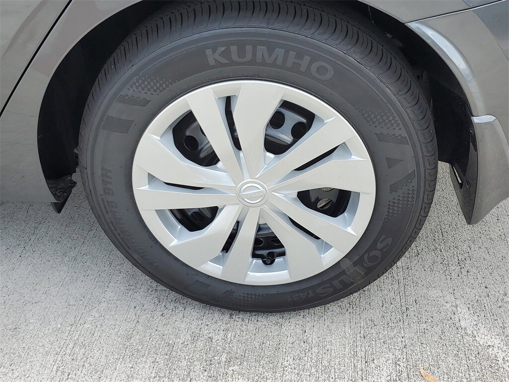 2025 Nissan Versa 1.6 S photo 4