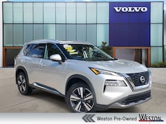 2023 Volvo XC40 B5 AWD Plus Dark SUV