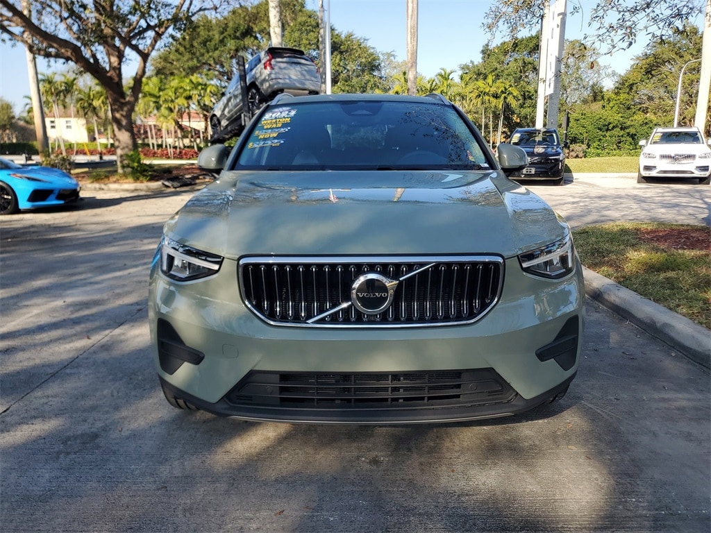 Certified 2024 Volvo XC40 B5 Core SUV