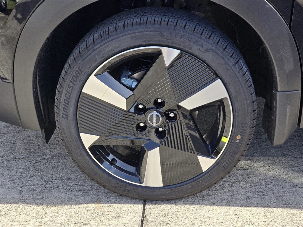 2025 Nissan Kicks SR photo 4