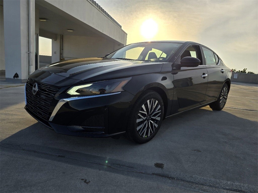 2025 Nissan Altima SV photo 3