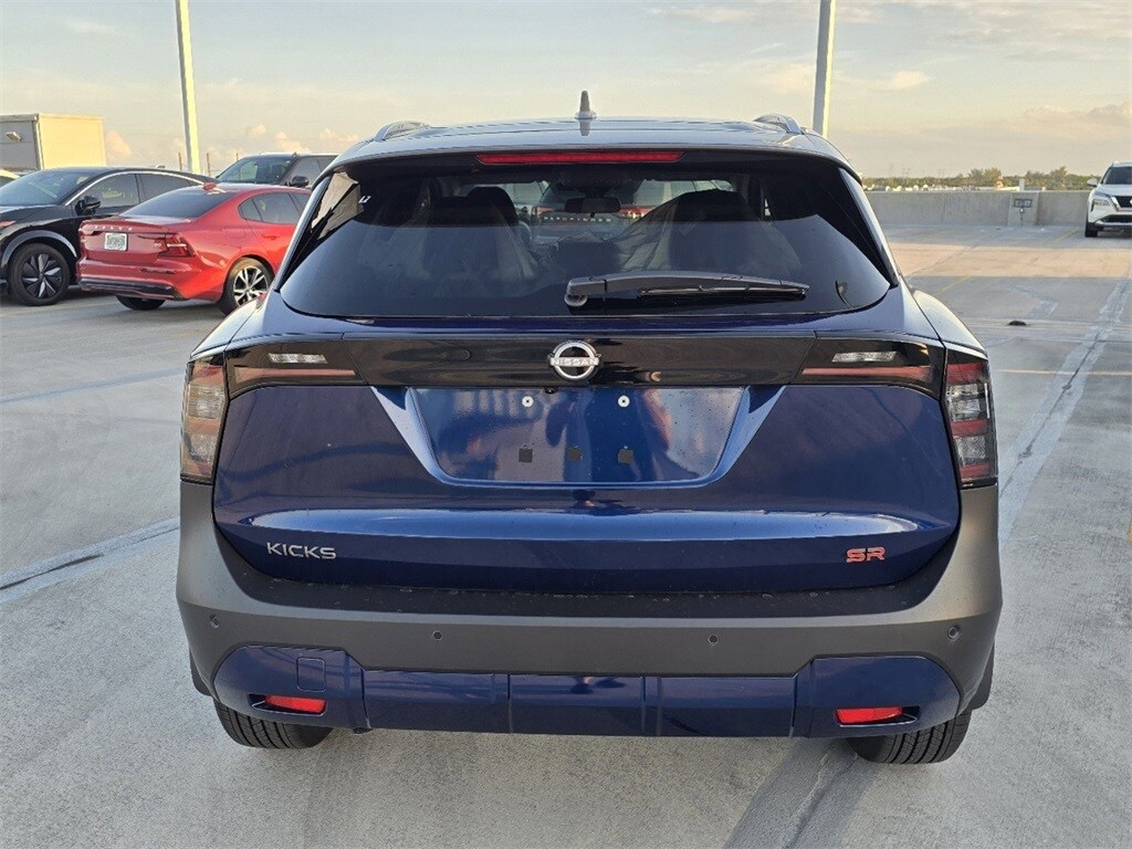 2025 Nissan Kicks SR photo 4