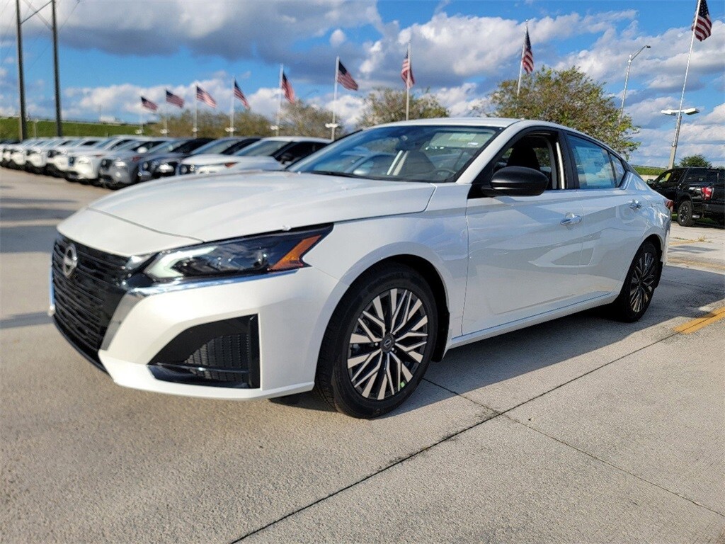 2025 Nissan Altima SV photo 3