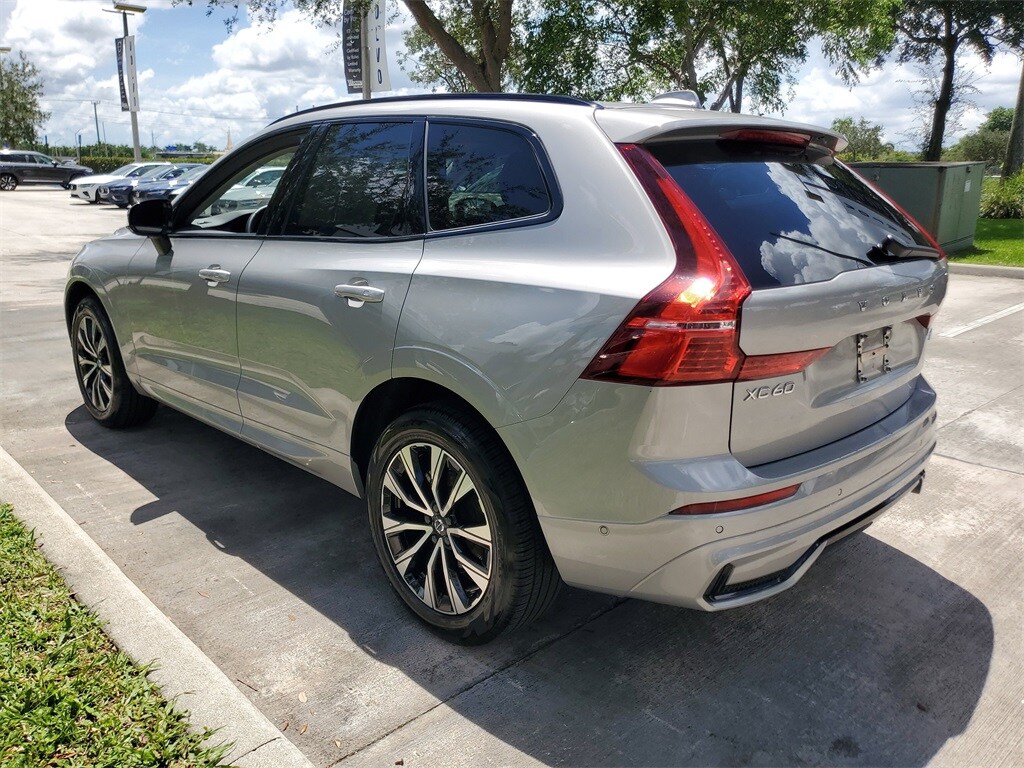 2025 Volvo XC60 B5 Plus photo 4