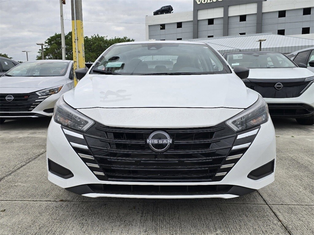 2025 Nissan Versa 1.6 S photo 2