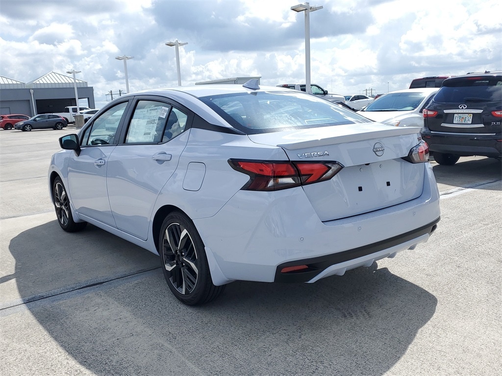 New 2025 Nissan Versa 1.6 SR Sedan