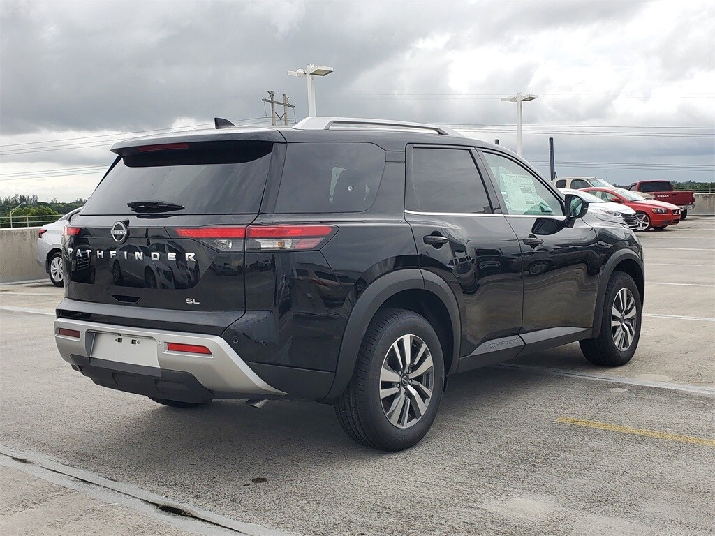 2025 Nissan Pathfinder SL photo 3