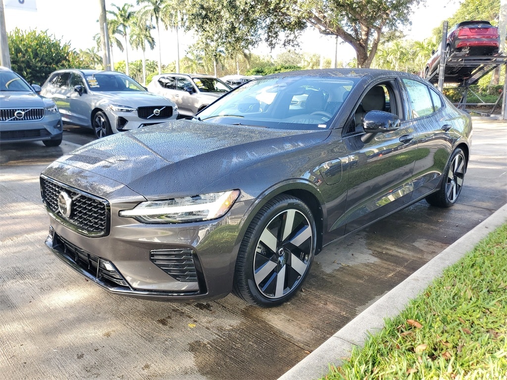 Certified 2025 Volvo S90 Plug-In Hybrid T8 Plus Sedan