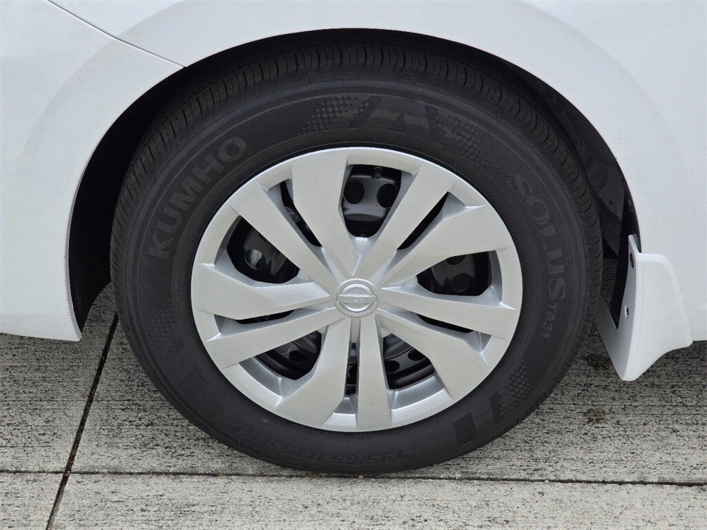 2025 Nissan Versa 1.6 S photo 4