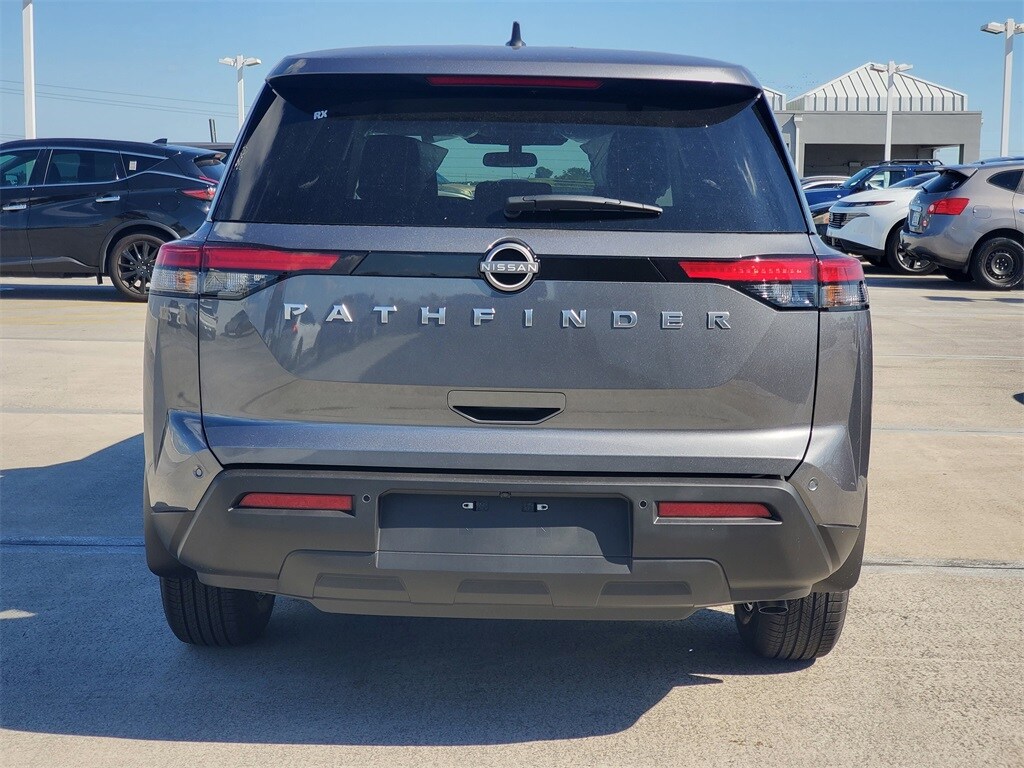 2025 Nissan Pathfinder S photo 3