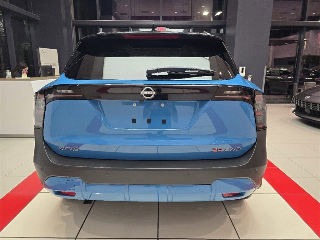 2025 Nissan Kicks SR photo 4
