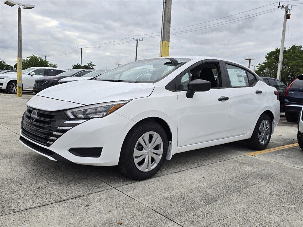 2025 Nissan Versa 1.6 S photo 3