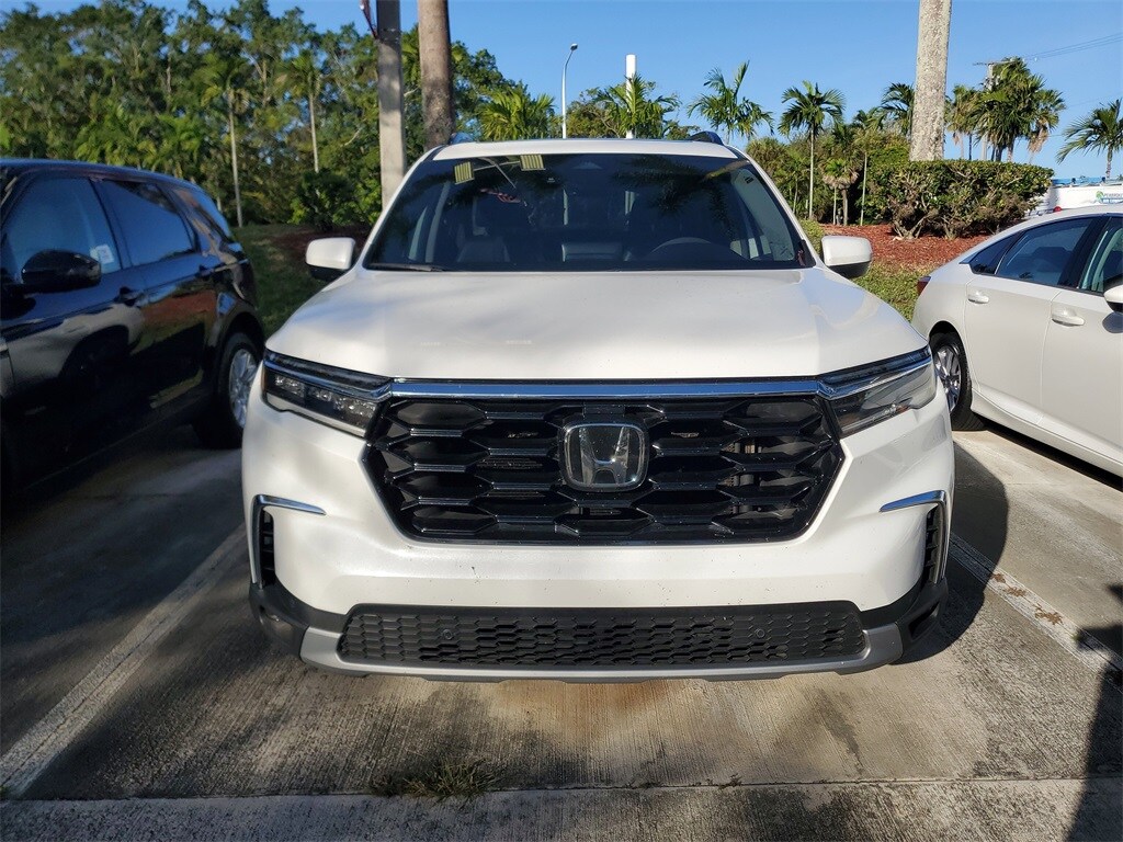 2023 Honda Pilot Touring photo 2