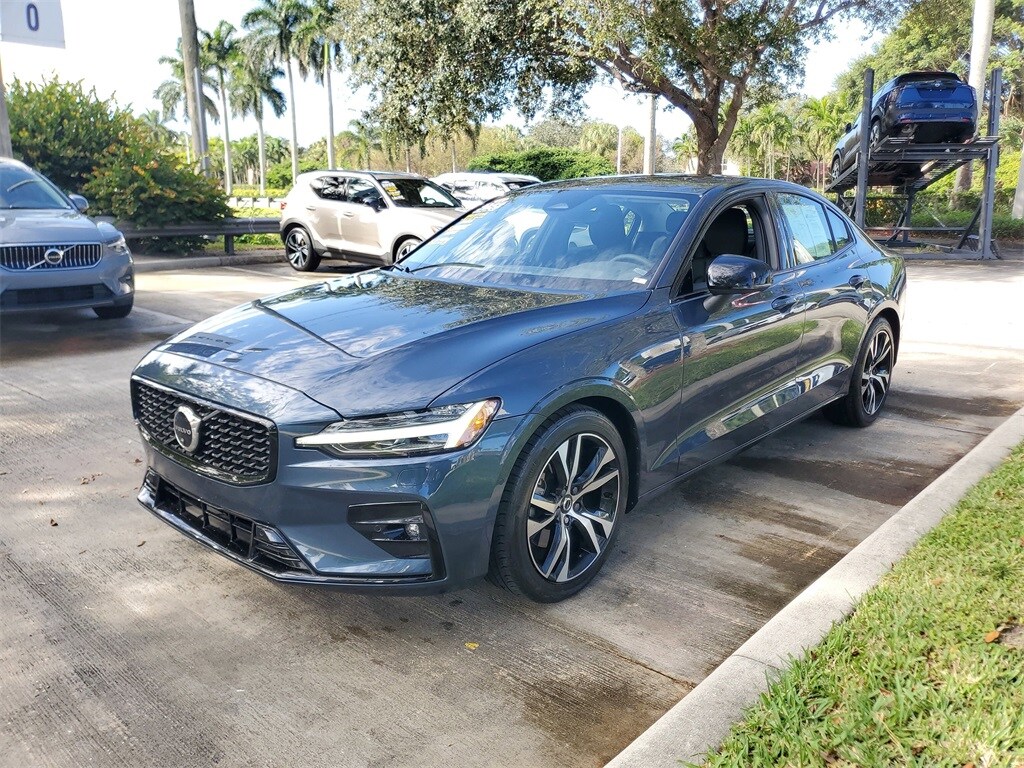2023 Volvo S60 B5 AWD photo 3