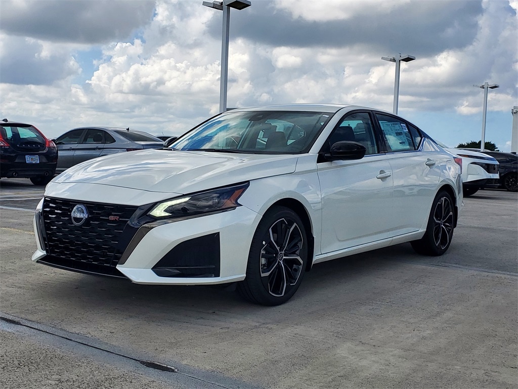 New 2025 Nissan Altima SR Sedan