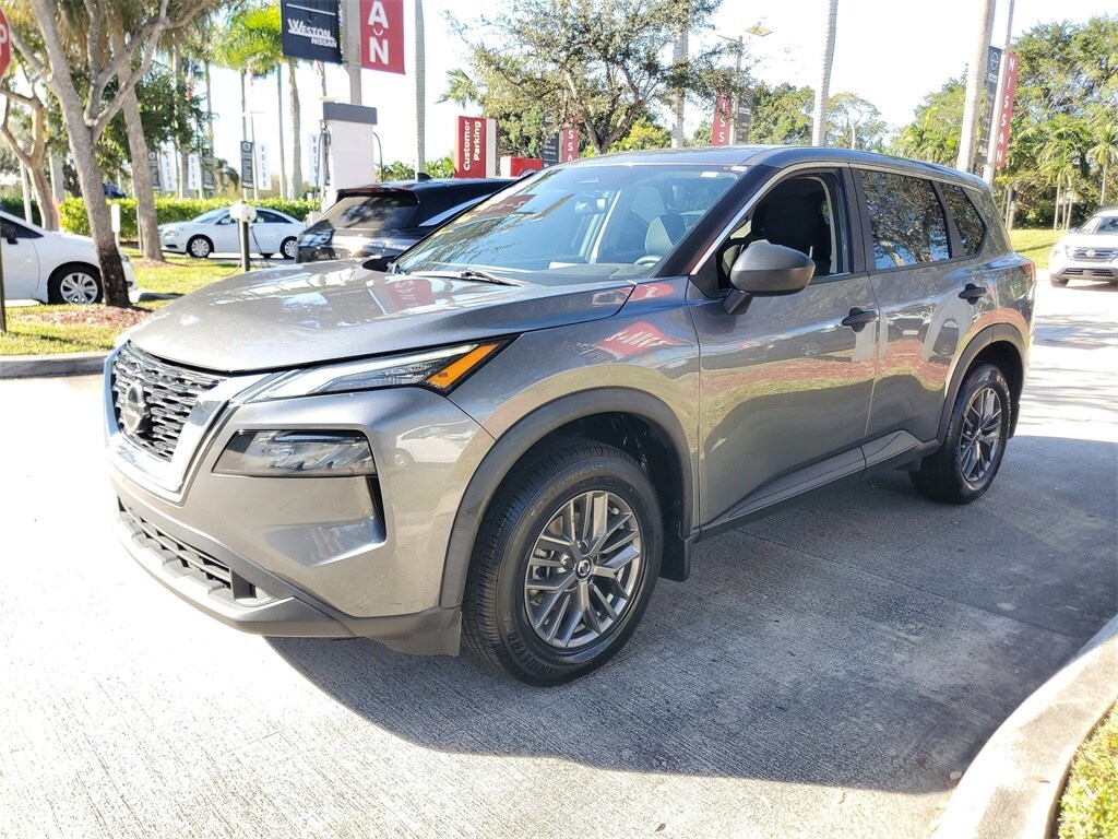 2021 Nissan Rogue S photo 2